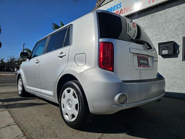 Scion xB Vehicle Full-screen Gallery Image 03