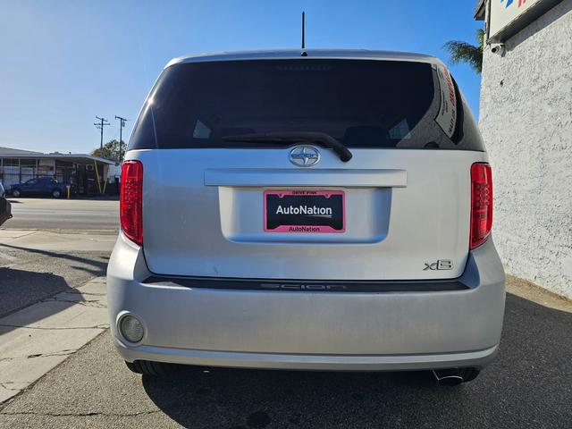 Scion xB Vehicle Full-screen Gallery Image 04