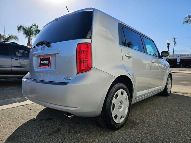 Scion xB Vehicle Full-screen Gallery Image 05