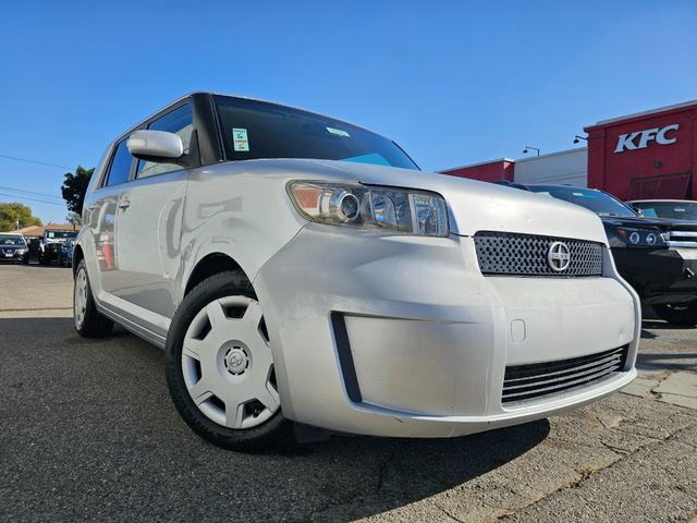 Scion xB Vehicle Full-screen Gallery Image 06