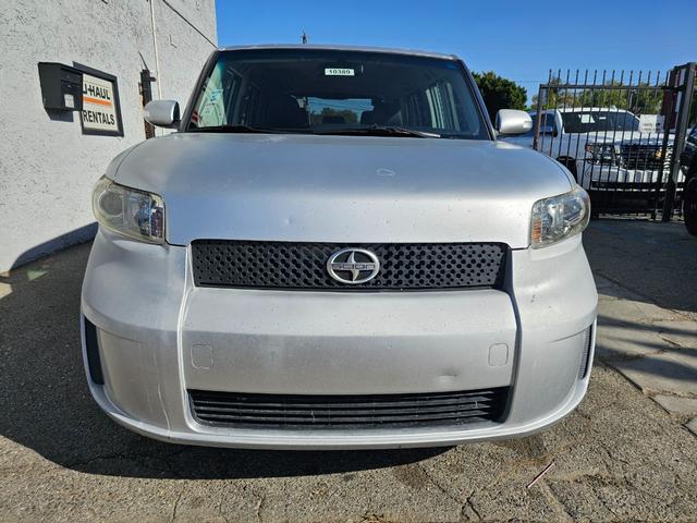 Scion xB Vehicle Full-screen Gallery Image 07