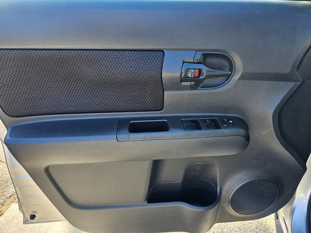Scion xB Vehicle Full-screen Gallery Image 08