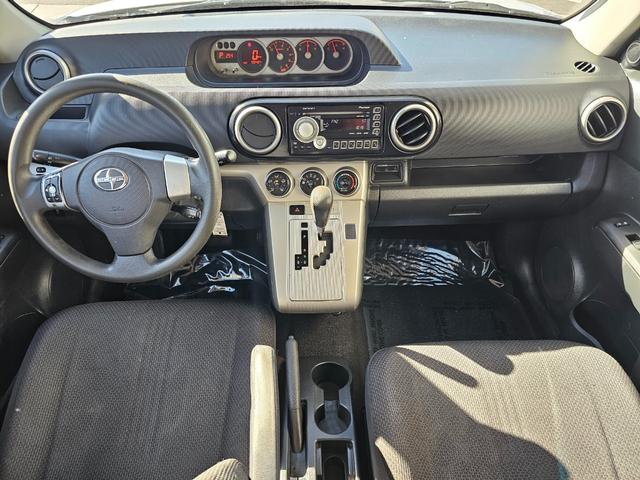 Scion xB Vehicle Full-screen Gallery Image 13