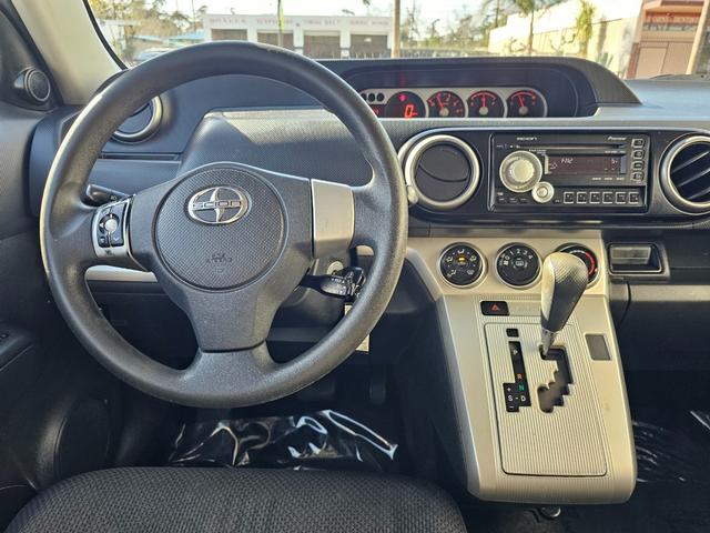 Scion xB Vehicle Full-screen Gallery Image 14