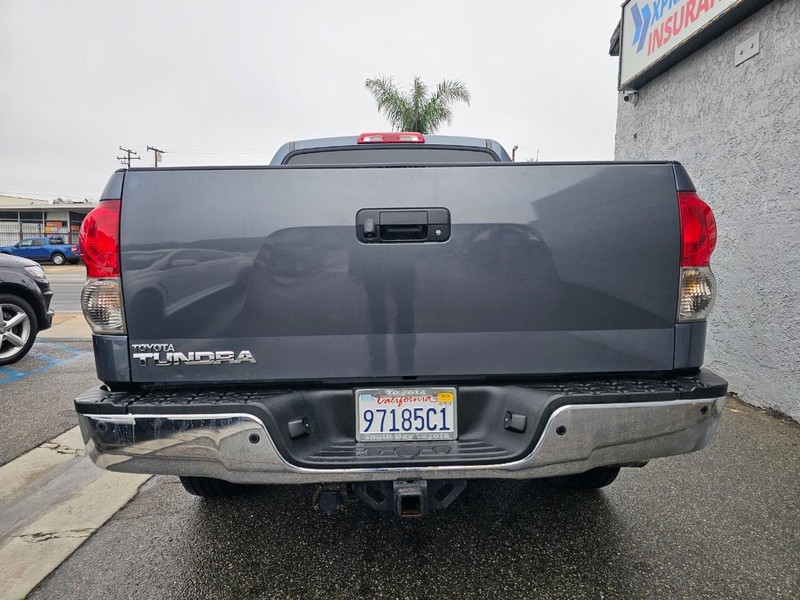 Toyota Tundra 2WD Truck Vehicle Full-screen Gallery Image 04