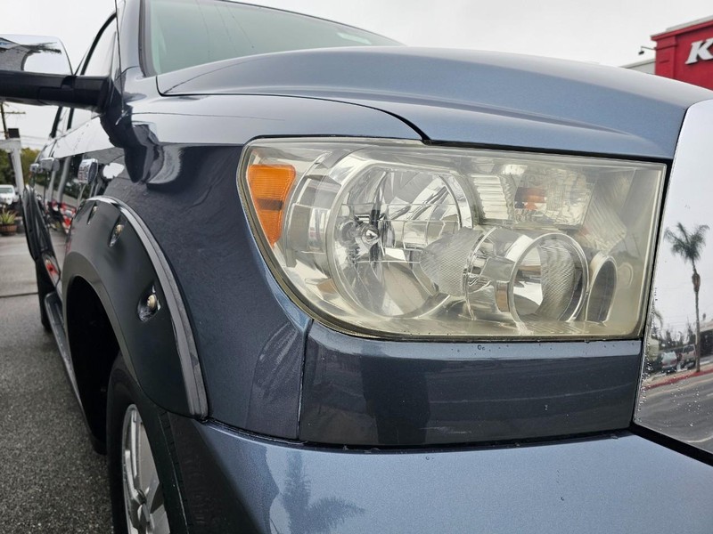 Toyota Tundra 2WD Truck Vehicle Full-screen Gallery Image 08