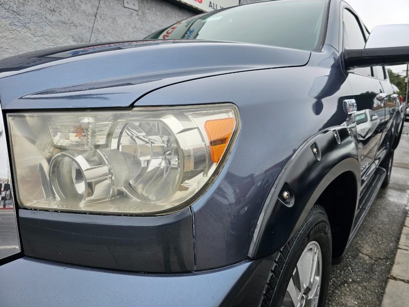 Toyota Tundra 2WD Truck Vehicle Full-screen Gallery Image 09