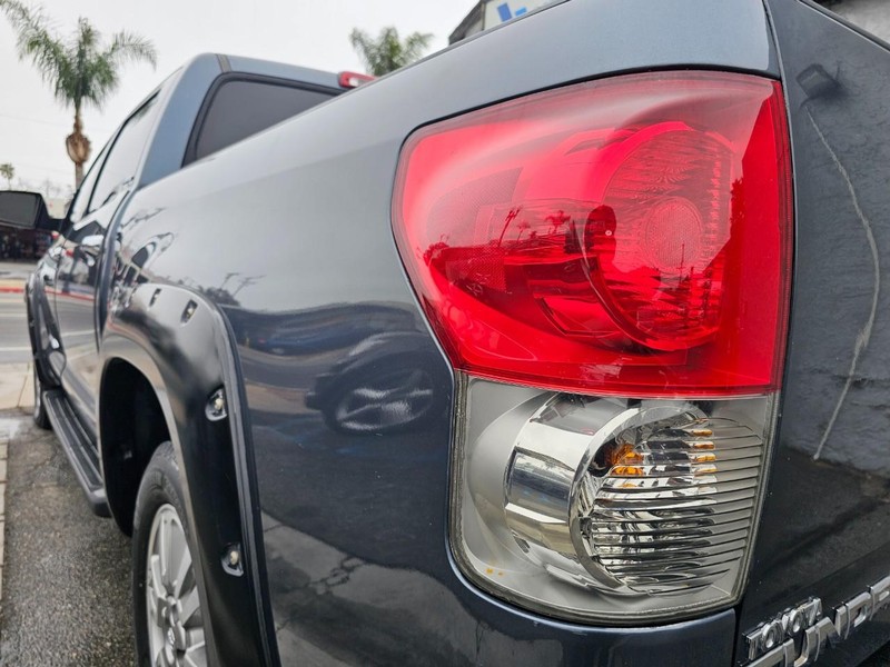 Toyota Tundra 2WD Truck Vehicle Full-screen Gallery Image 10