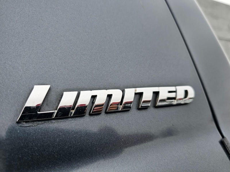 Toyota Tundra 2WD Truck Vehicle Full-screen Gallery Image 13