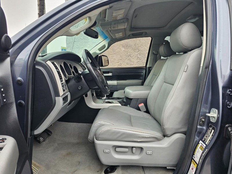 Toyota Tundra 2WD Truck Vehicle Full-screen Gallery Image 15