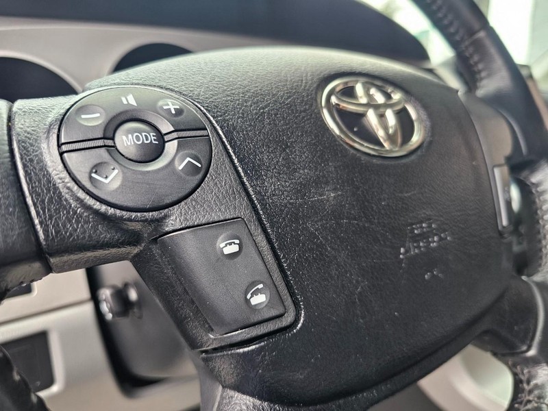 Toyota Tundra 2WD Truck Vehicle Full-screen Gallery Image 18