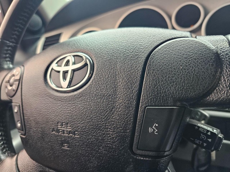 Toyota Tundra 2WD Truck Vehicle Full-screen Gallery Image 19