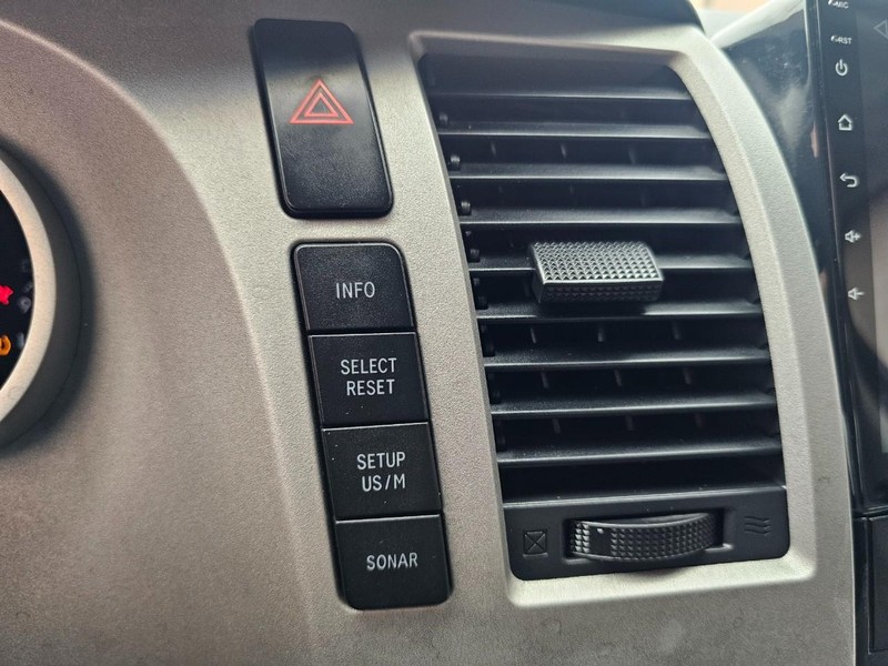 Toyota Tundra 2WD Truck Vehicle Full-screen Gallery Image 21