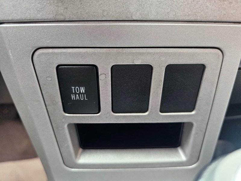 Toyota Tundra 2WD Truck Vehicle Full-screen Gallery Image 23