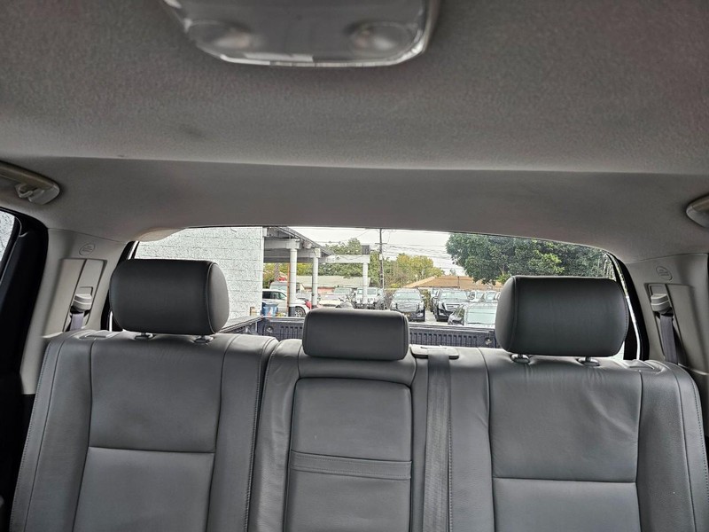 Toyota Tundra 2WD Truck Vehicle Full-screen Gallery Image 26