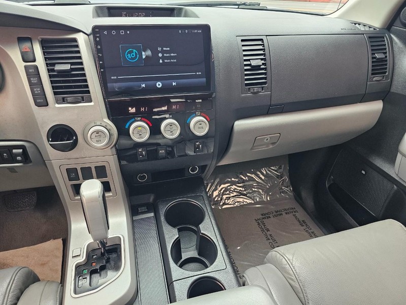 Toyota Tundra 2WD Truck Vehicle Full-screen Gallery Image 30