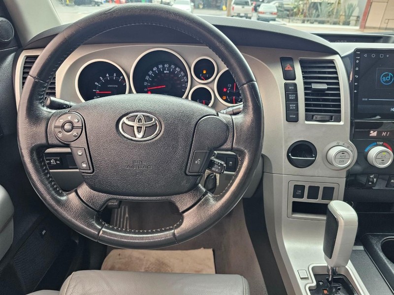 Toyota Tundra 2WD Truck Vehicle Full-screen Gallery Image 31