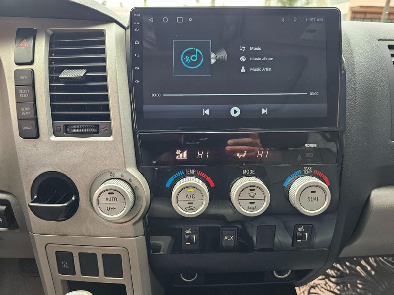 Toyota Tundra 2WD Truck Vehicle Full-screen Gallery Image 33