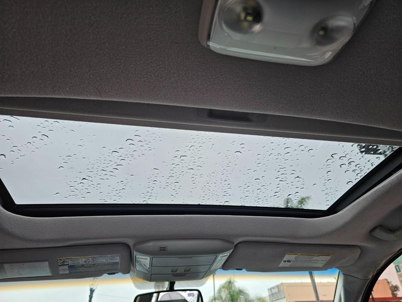 Toyota Tundra 2WD Truck Vehicle Full-screen Gallery Image 35