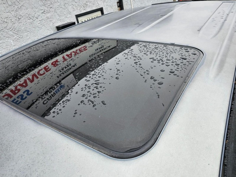 Toyota Tundra 2WD Truck Vehicle Full-screen Gallery Image 36