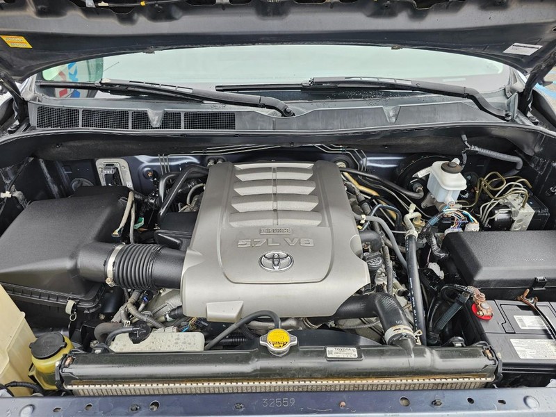 Toyota Tundra 2WD Truck Vehicle Full-screen Gallery Image 39