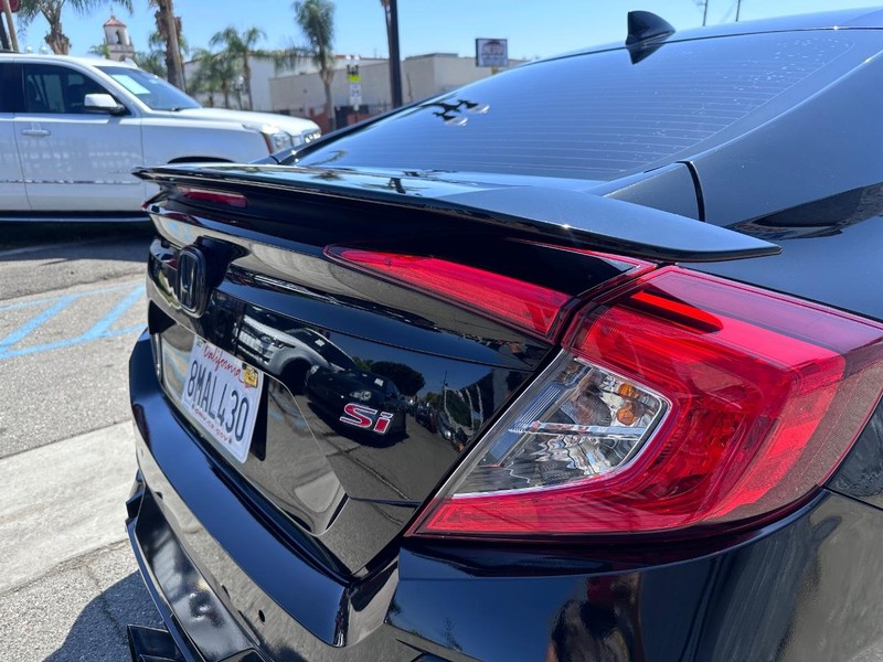 Honda Civic Si Sedan Vehicle Full-screen Gallery Image 12