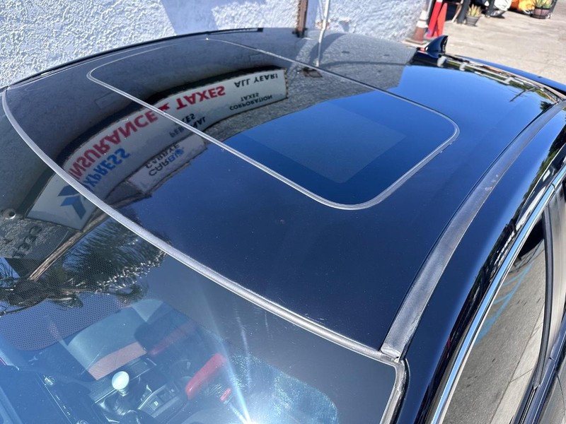 Honda Civic Si Sedan Vehicle Full-screen Gallery Image 13