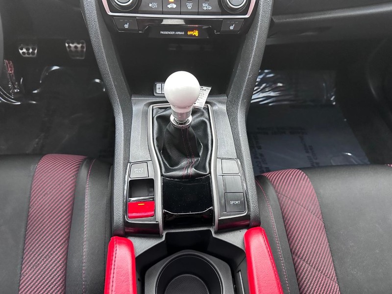 Honda Civic Si Sedan Vehicle Full-screen Gallery Image 23