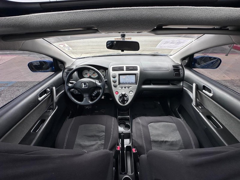 Honda Civic Vehicle Full-screen Gallery Image 17