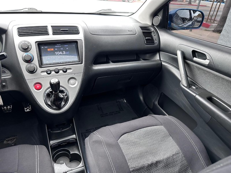 Honda Civic Vehicle Full-screen Gallery Image 20