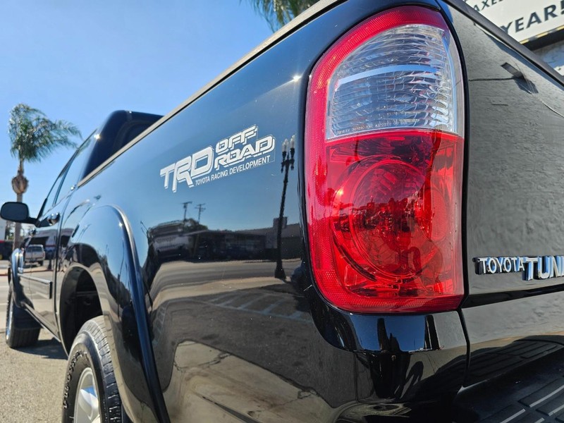 Toyota Tundra SR5 Vehicle Full-screen Gallery Image 10