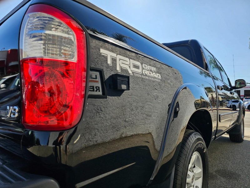 Toyota Tundra SR5 Vehicle Full-screen Gallery Image 11