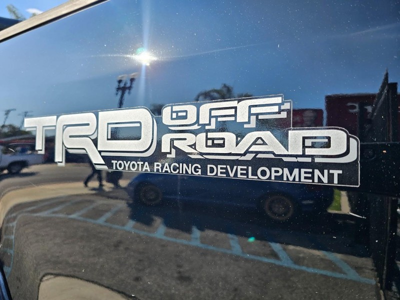 Toyota Tundra SR5 Vehicle Full-screen Gallery Image 12