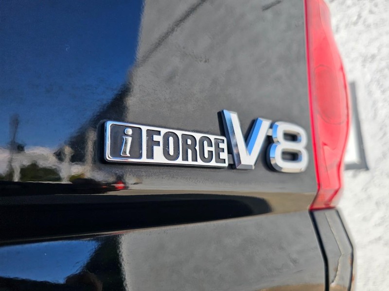 Toyota Tundra SR5 Vehicle Full-screen Gallery Image 13