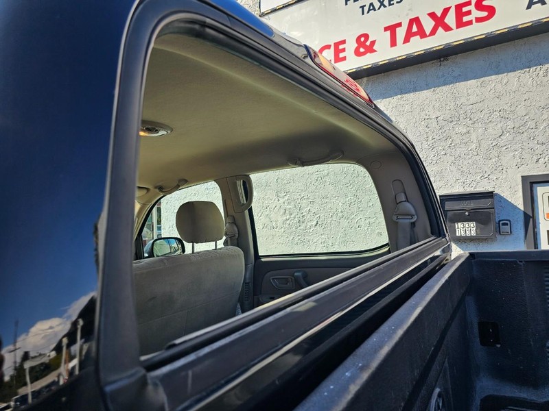 Toyota Tundra SR5 Vehicle Full-screen Gallery Image 15