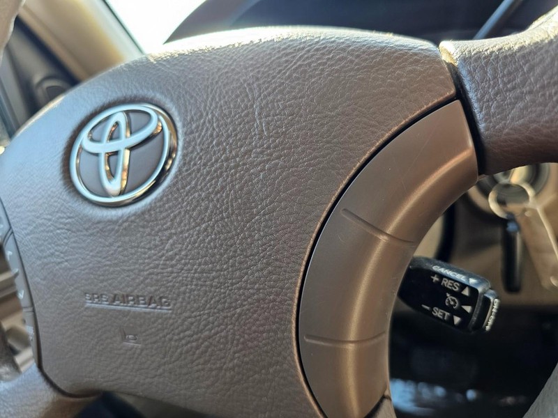 Toyota Tundra SR5 Vehicle Full-screen Gallery Image 19