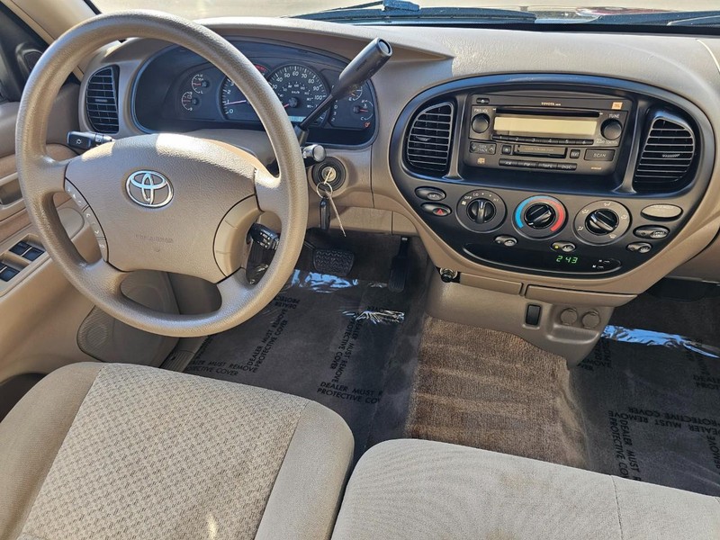 Toyota Tundra SR5 Vehicle Full-screen Gallery Image 25