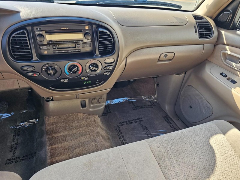 Toyota Tundra SR5 Vehicle Full-screen Gallery Image 26