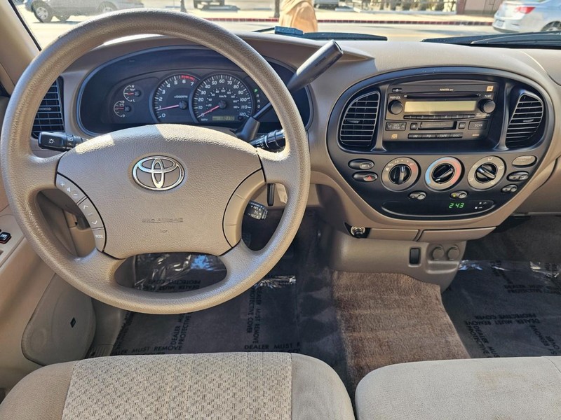 Toyota Tundra SR5 Vehicle Full-screen Gallery Image 27