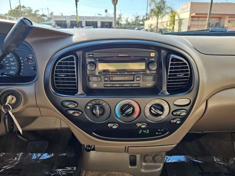 Toyota Tundra SR5 Vehicle Full-screen Gallery Image 29