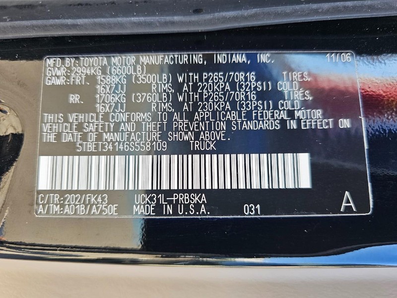 Toyota Tundra SR5 Vehicle Full-screen Gallery Image 34