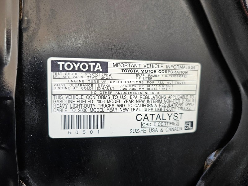 Toyota Tundra SR5 Vehicle Full-screen Gallery Image 35