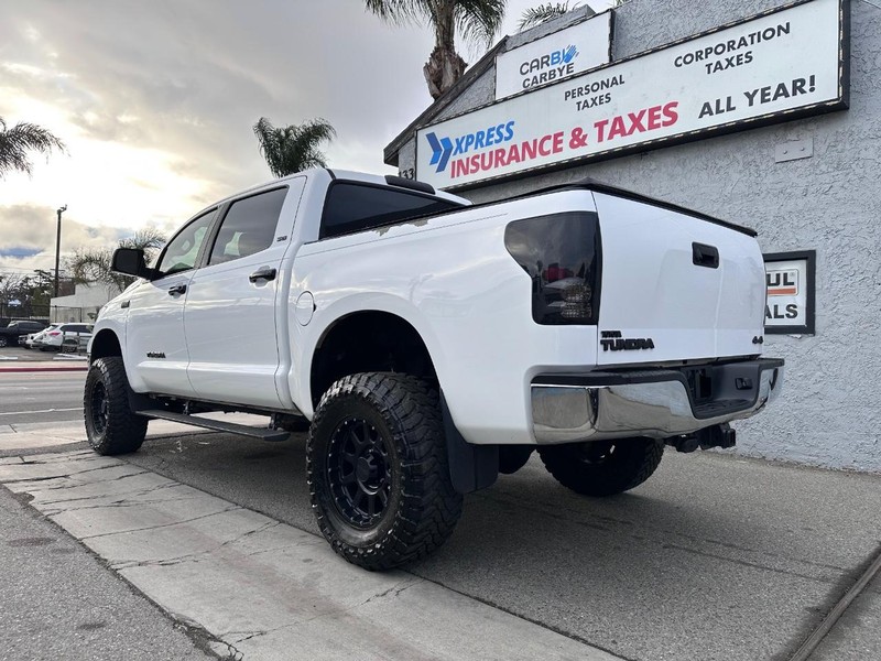 Toyota Tundra 4WD Truck Vehicle Full-screen Gallery Image 03