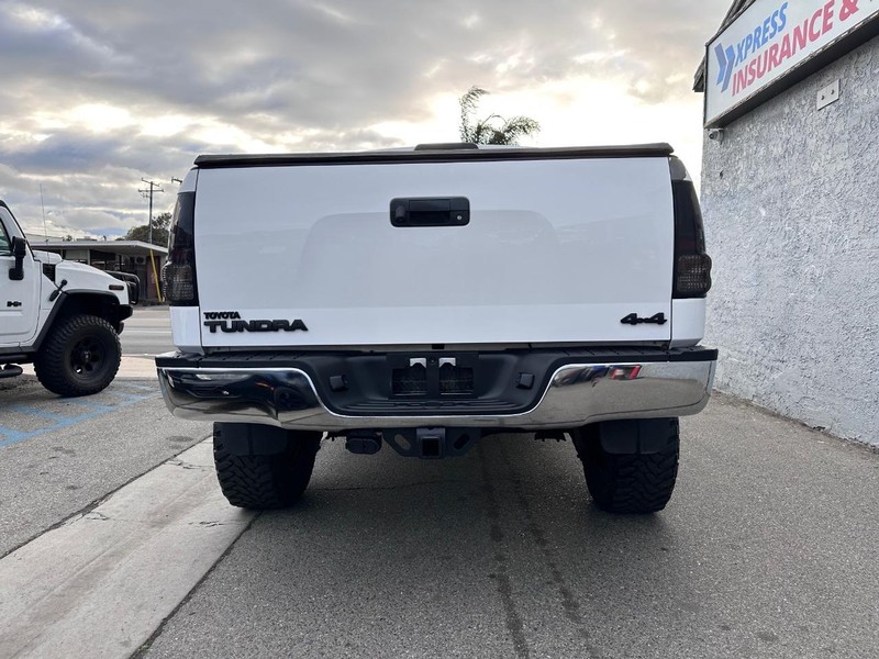 Toyota Tundra 4WD Truck Vehicle Full-screen Gallery Image 04