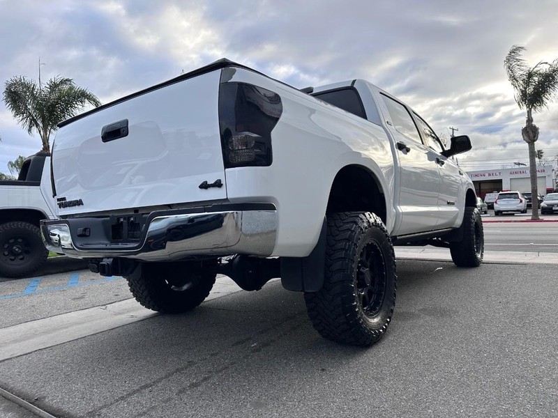 Toyota Tundra 4WD Truck Vehicle Full-screen Gallery Image 05