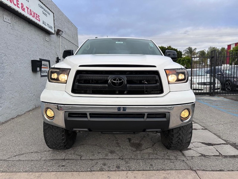 Toyota Tundra 4WD Truck Vehicle Full-screen Gallery Image 07