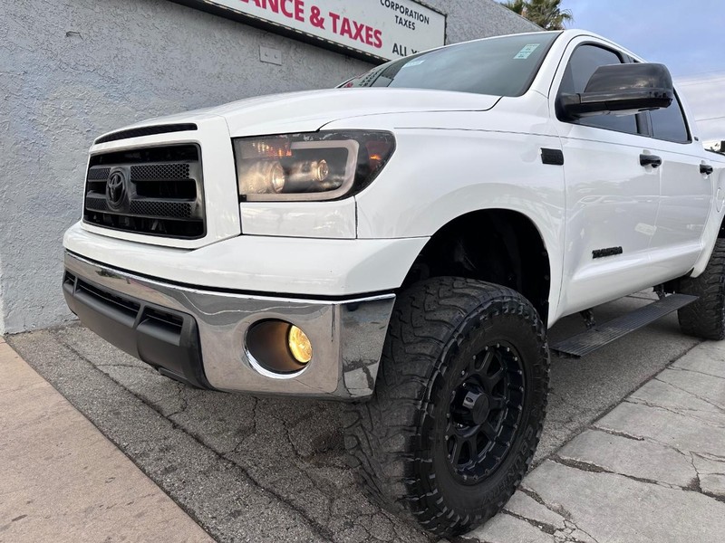 Toyota Tundra 4WD Truck Vehicle Full-screen Gallery Image 08