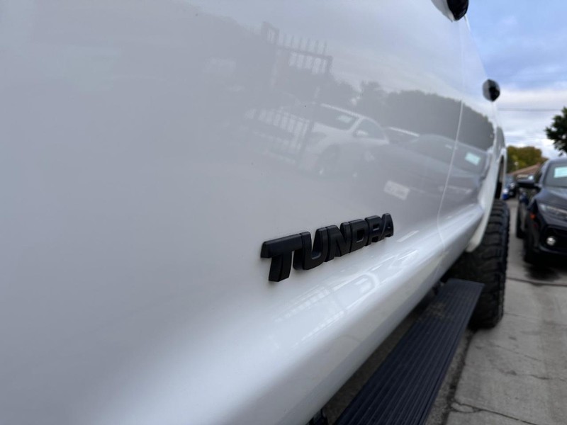 Toyota Tundra 4WD Truck Vehicle Full-screen Gallery Image 09
