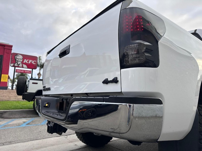 Toyota Tundra 4WD Truck Vehicle Full-screen Gallery Image 10