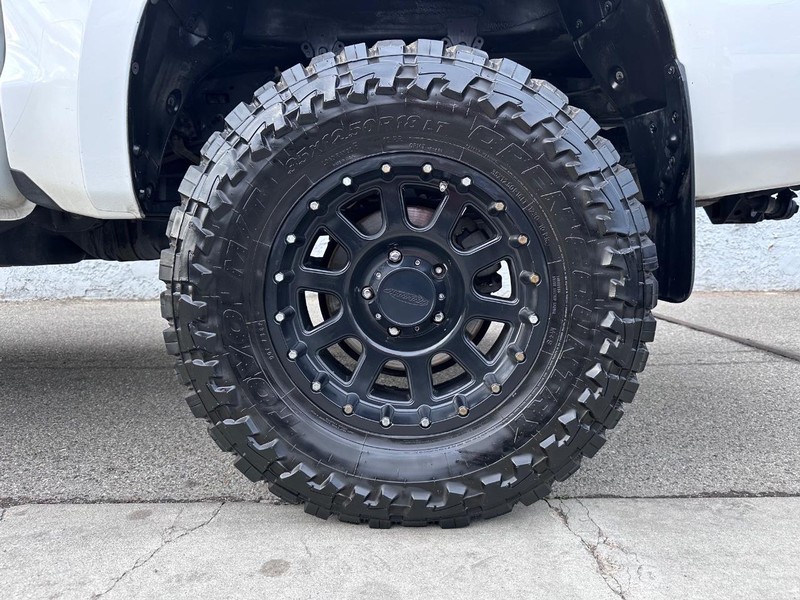 Toyota Tundra 4WD Truck Vehicle Full-screen Gallery Image 12